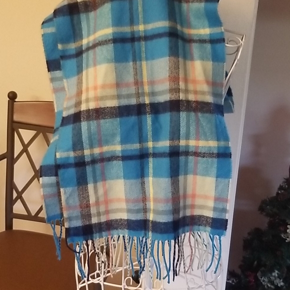 Soft & Cozy blue paid scarf - Picture 6 of 6
